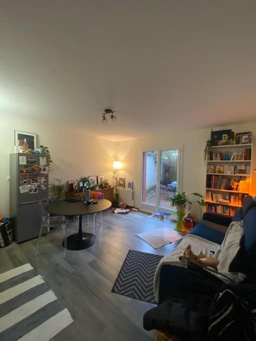 1 Piece Principale Avec Terrasse Privee Proche De Toutes Commodites Appartement